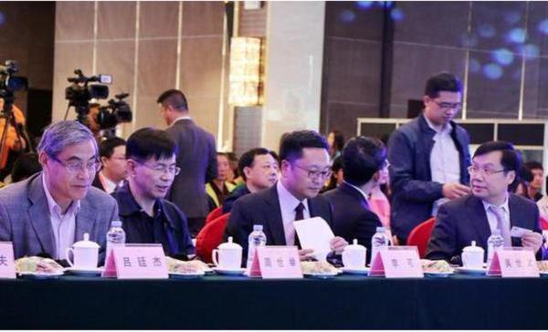 首届中国科技创新论坛成功举办,凤岗天安数码城|T5与你论剑人工智能